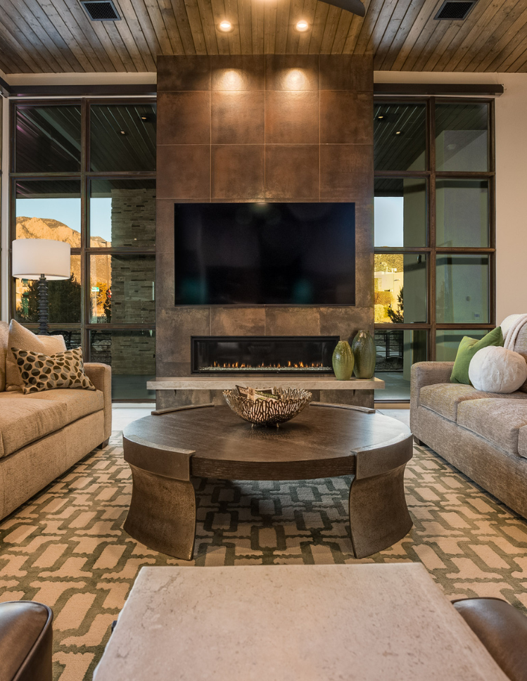 Livingroom with Fireplace